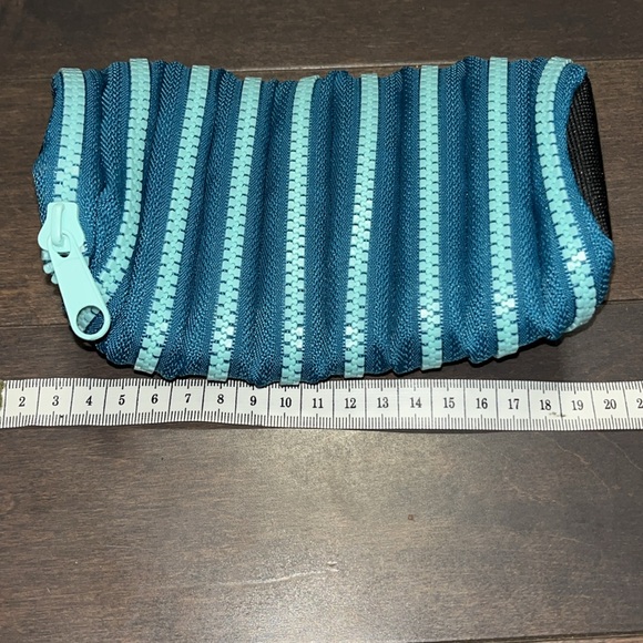 Zipper pencil case - Picture 3 of 5